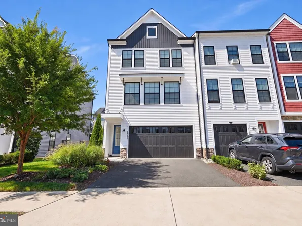 25433 Hartland Orchard Ter, Chantilly, VA 20152