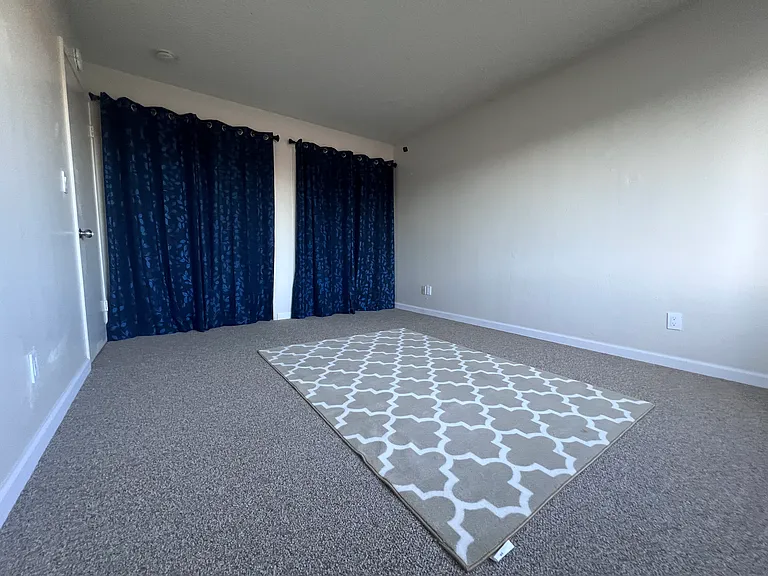 2134 Union Ave — Photo 11