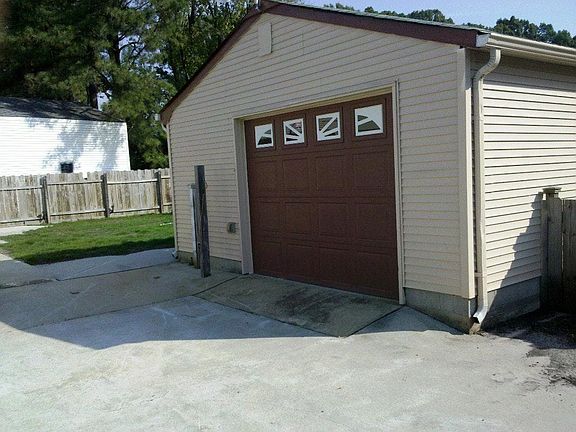 Large Garage with Workshop!