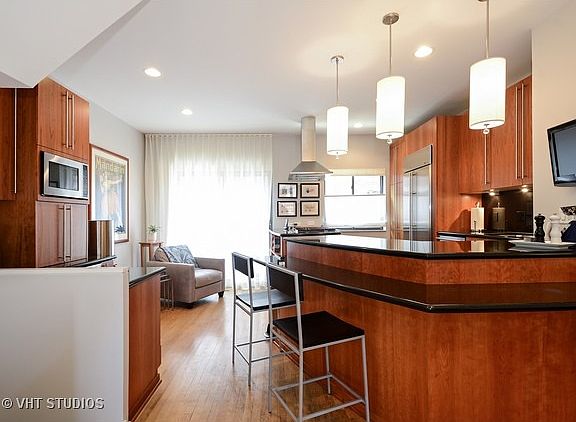 5th image of 2520 N Sheffield Ave APT C