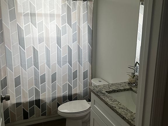 5th image of 417 Ohio Way #1