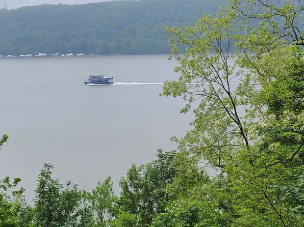 2727 Palisade Avenue image 8 of 25