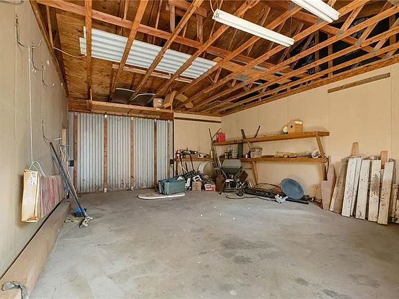 3rd image of 15990 N Wimpy Jones Rd