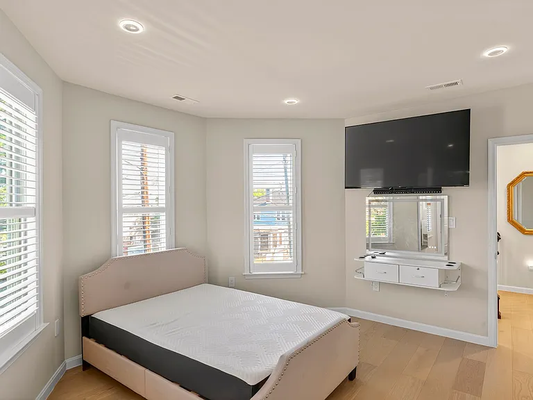 1303 Maple View Pl SE — Photo 35