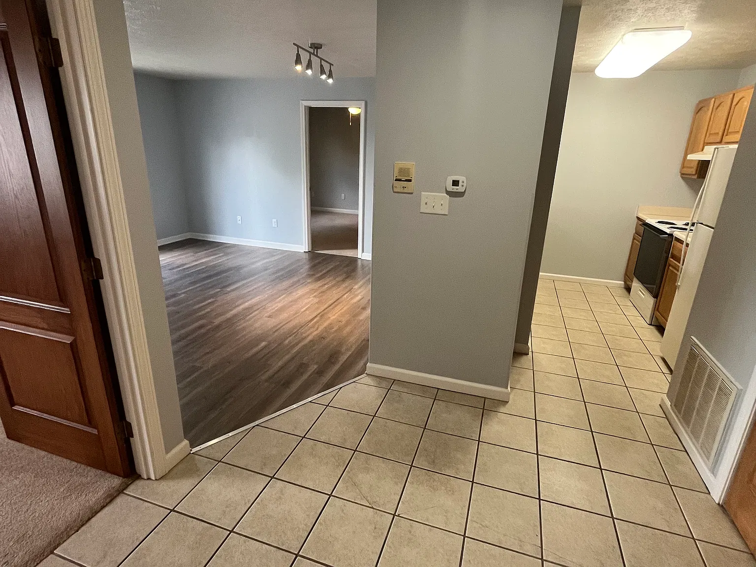 2 bed, 936 sqft, $1,075 — Photo 4