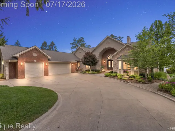 565 Shady Oaks St, Lake Orion, MI 48362