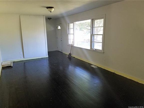 5th image of 1217 E Park Dr
