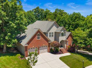 939 Brooke Stone Dr, Soddy Daisy, TN 37379