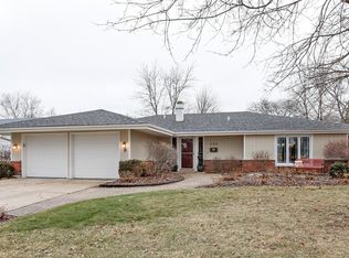 21W504 Monticello Rd, Glen Ellyn, IL 60137