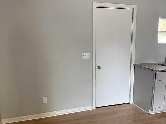 5th image of 1630 Larry St