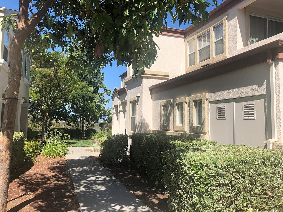 1st image of 900 Del Avion Ln