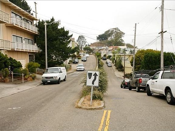 3rd image of 469 Noriega St