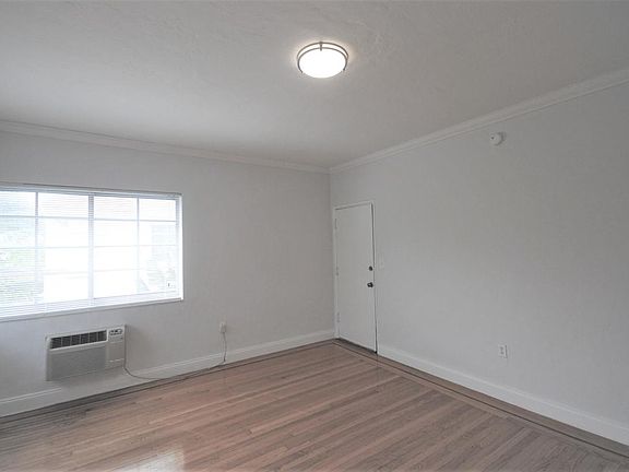 4th image of 1412 Euclid Ave APT 16