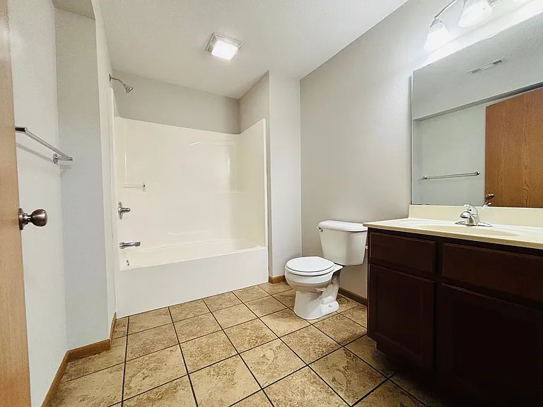 Shadow Ridge Apartments — Photo 33