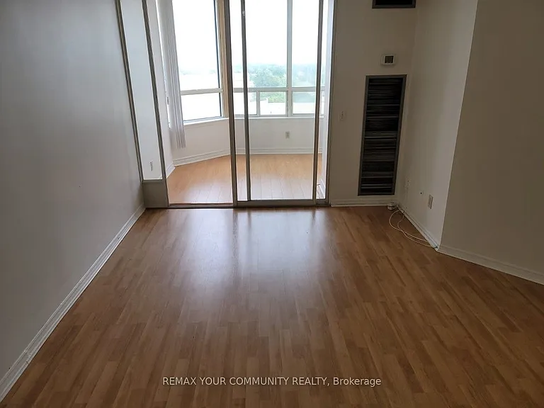 7 Bishop Ave #1606 — Photo 29