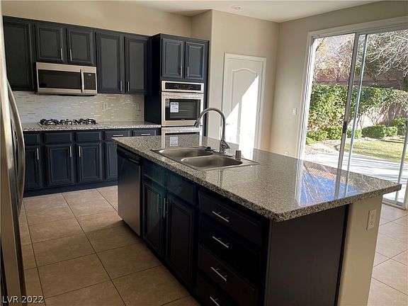 3rd image of 2713 Cool Lilac Ave
