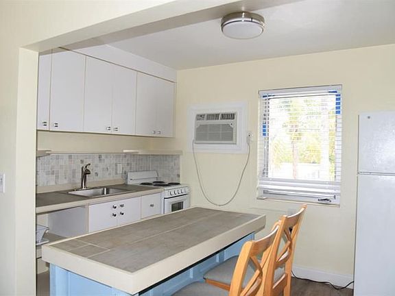 5th image of 101 S Palmway APT 10