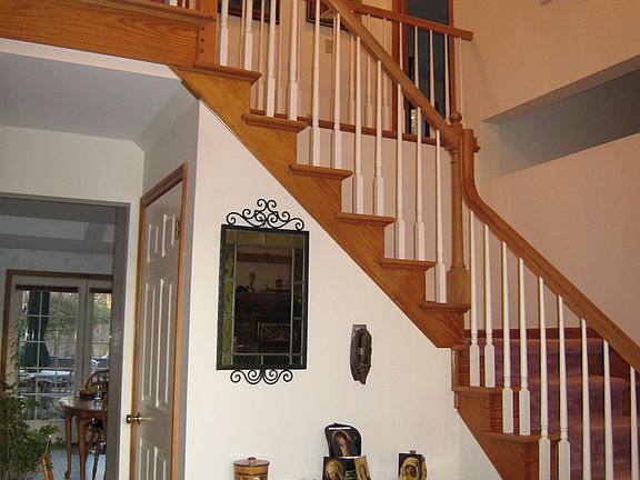 1b  Entrance hall