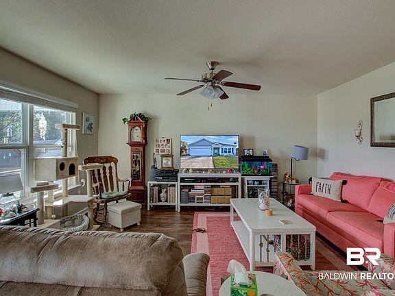 3rd image of 920 Summerton Dr