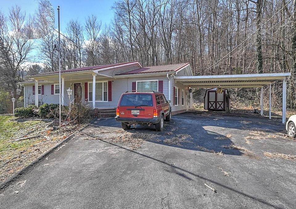 1st image of 900 Parkway Blvd