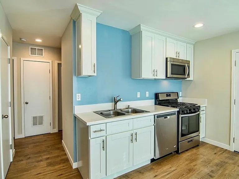 3410 Walton Ave #4 — Photo 6