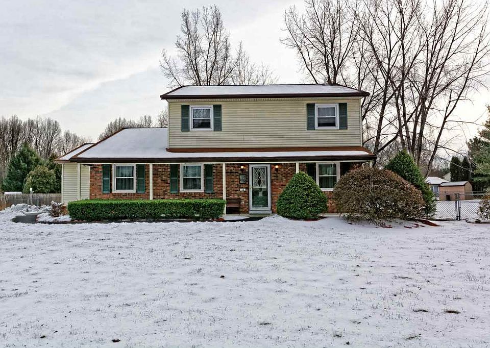 1st image of 23 Baltusrol Dr