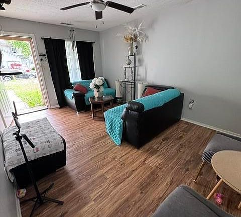 3rd image of 947-949 Westhaven St