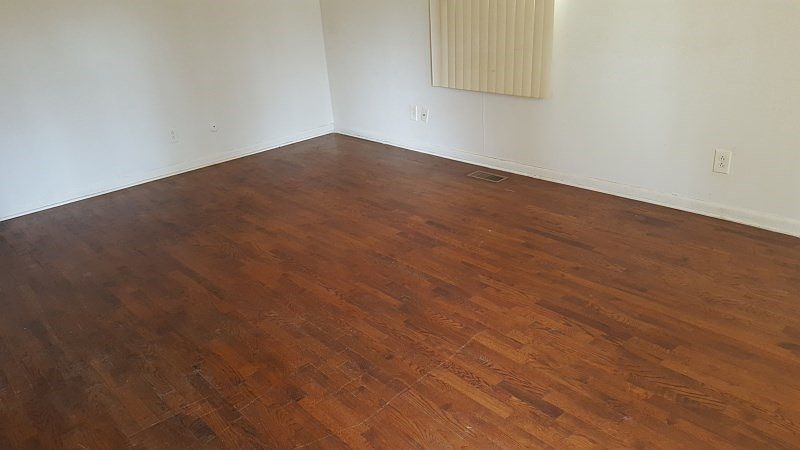 2nd image of 2914 Roberta Dr