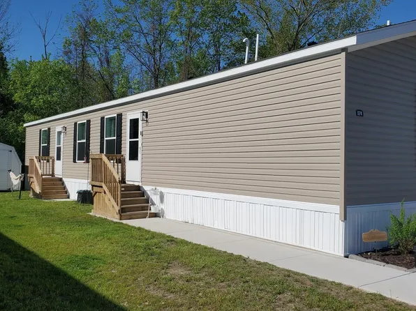 1174 Ironstone Dr, Mount Pleasant, MI 48858