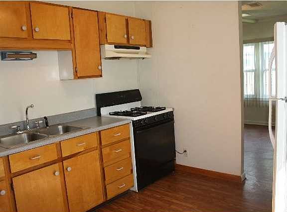 4th image of 908 Cary Memorial Dr