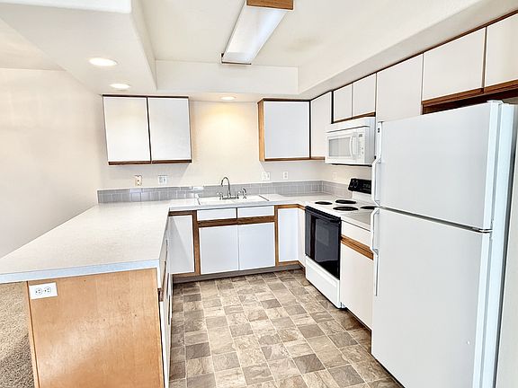 4th image of 1637 Westbridge Dr Unit 1
