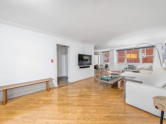 4th image of 215 E 80th St APT 6G