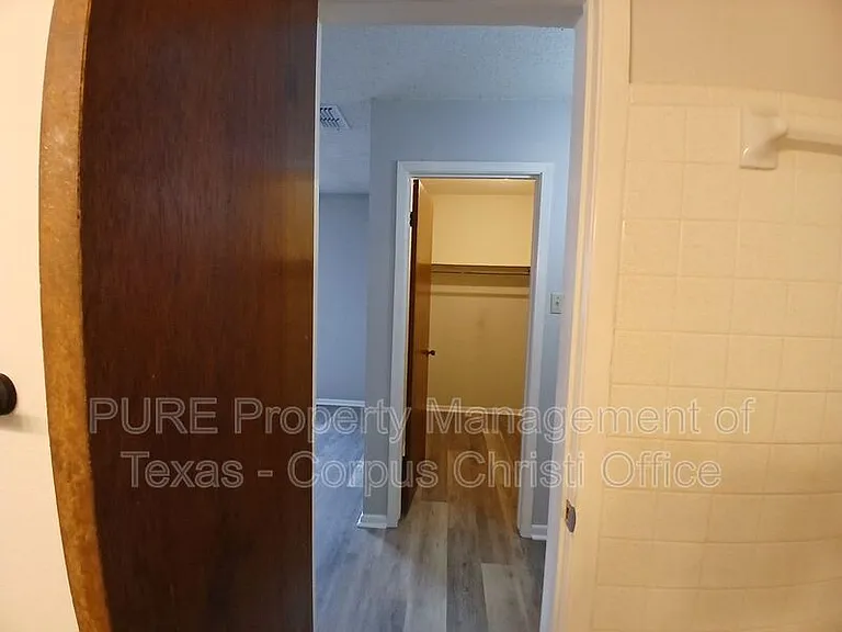 5001 Middlecoff Rd #1A — Photo 18