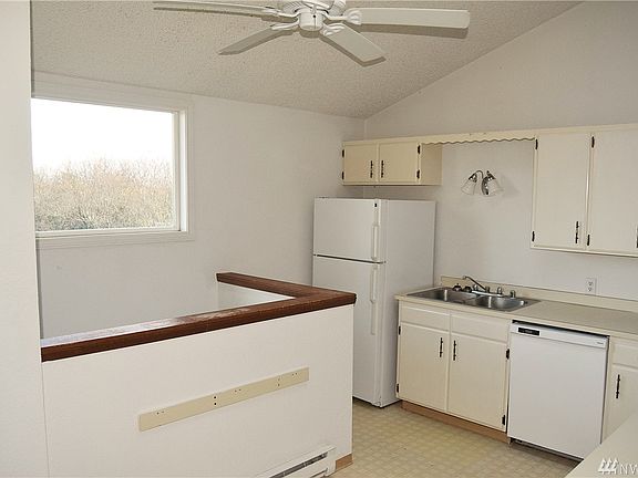 4th image of 946 Ocean Shores Blvd SW Unit 4