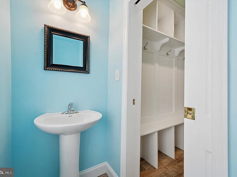 1156 Garfield Ave — Photo 11