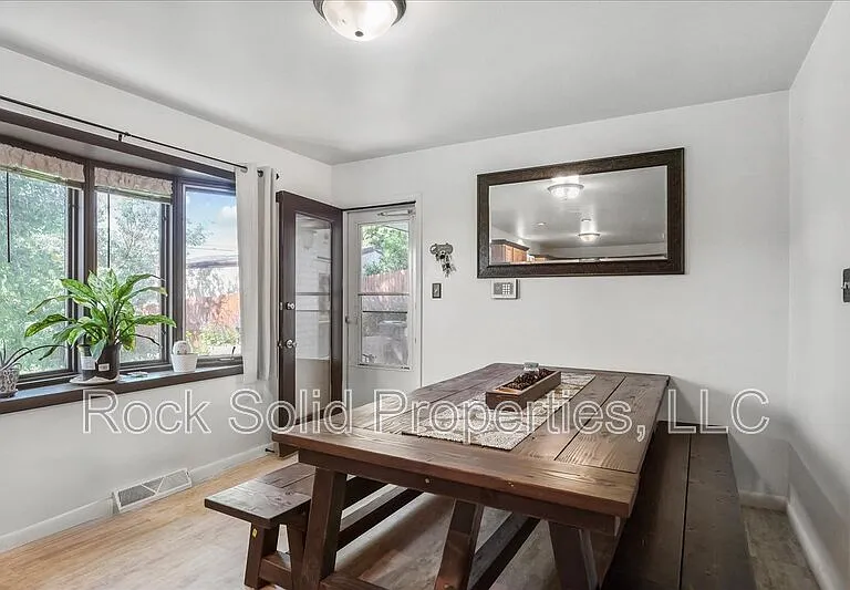 1039 Melton St — Photo 12