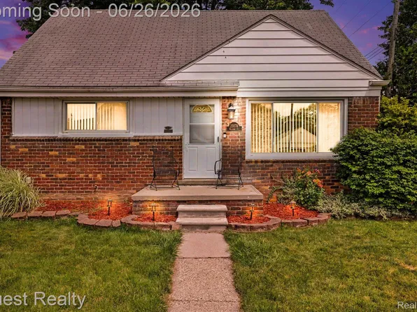 25074 Waldorf St, Roseville, MI 48066