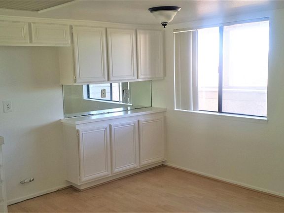 4th image of 628 Island View Cir