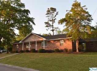 3500 Colonial Dr, Guntersville, AL 35976