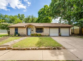 241 NW Suzanne Ter, Burleson, TX 76028