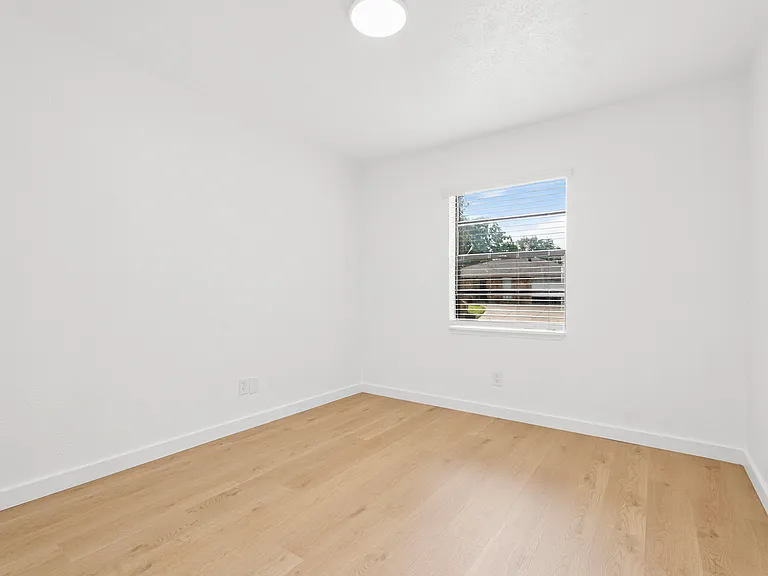 421 Parkvale Ln — Photo 25