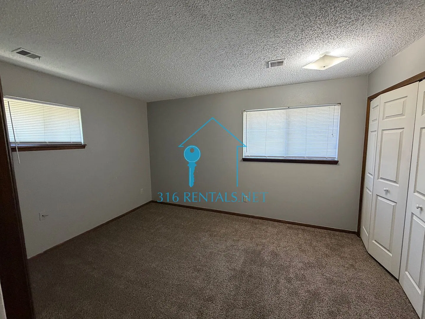 $850- 2 bed 1 bath - Townhomes — Photo 4