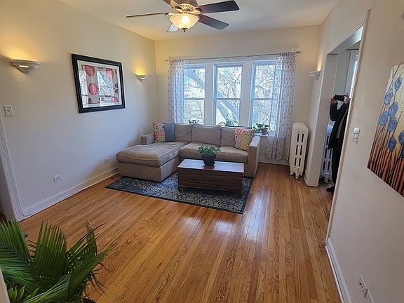 4th image of 613 W Arlington Pl APT 3N