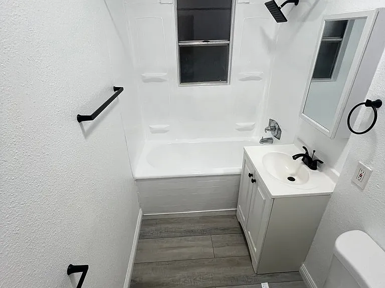 Wilton Way Apartments — Photo 32