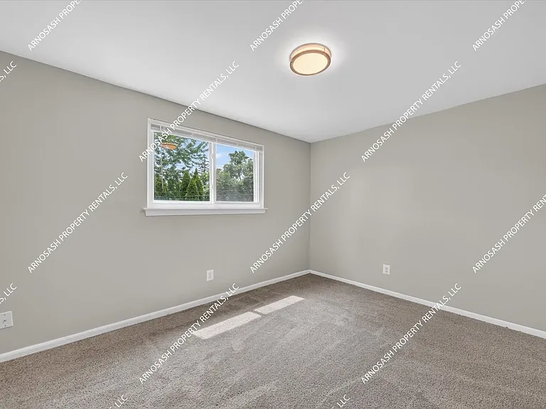 27345 Harvard Rd — Photo 34