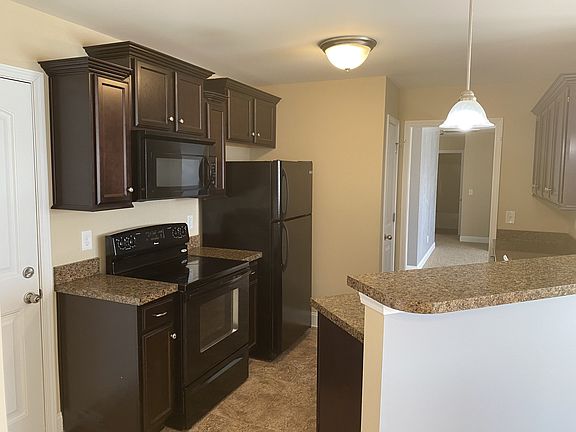 5th image of 3411 Cornerstone Dr