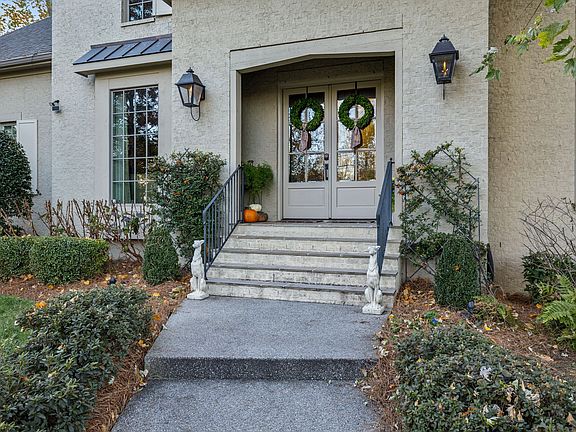 3rd image of 4013 Vailwood Dr