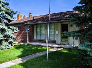 32100 Thorncrest St, Saint Clair Shores, MI 48082