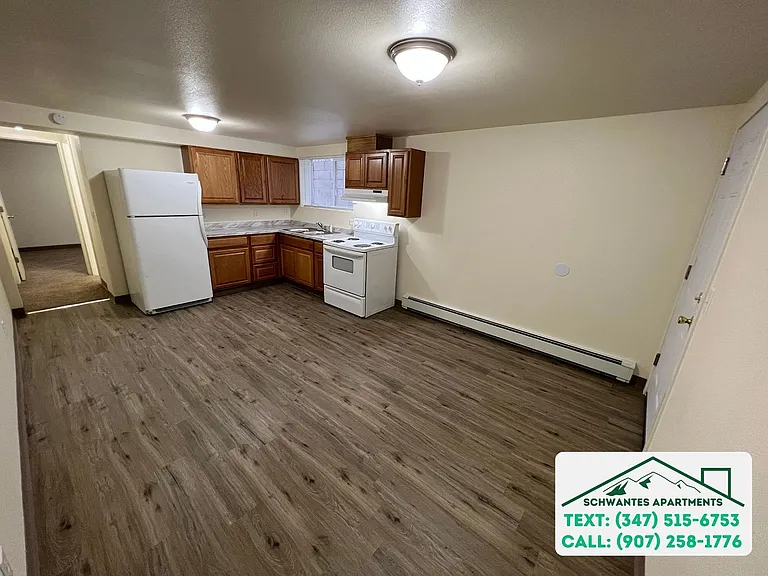2403 Eureka St — Photo 2