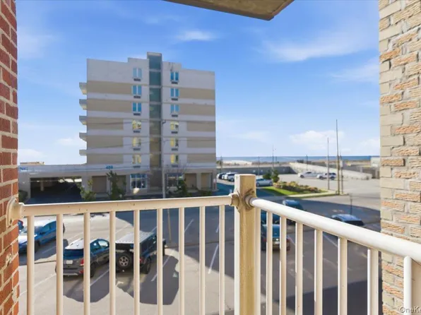 475 W Broadway APT B2, Long Beach, NY 11561